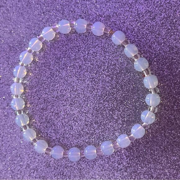 Iridescent glass bead bracelet NWOT - Picture 3 of 7